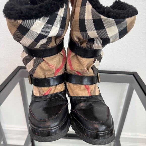 Burberry House Check Shearling Roscemmbra Snow Boots size 37 / 7 - Picture 5 of 16